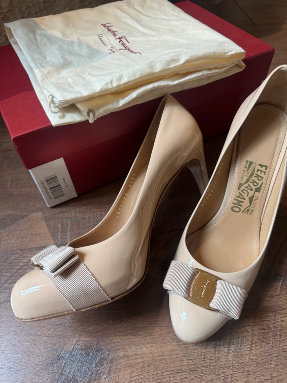 Salvatore Ferragamo Beige Patent Vara Bow Pumps